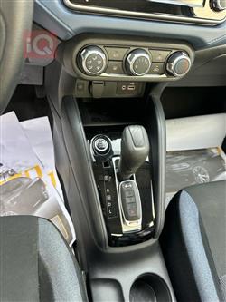 نيسان فيرسا